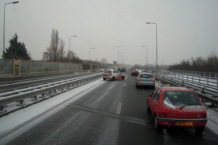 Ongeval door sneeuw A44 18,5 Leiden